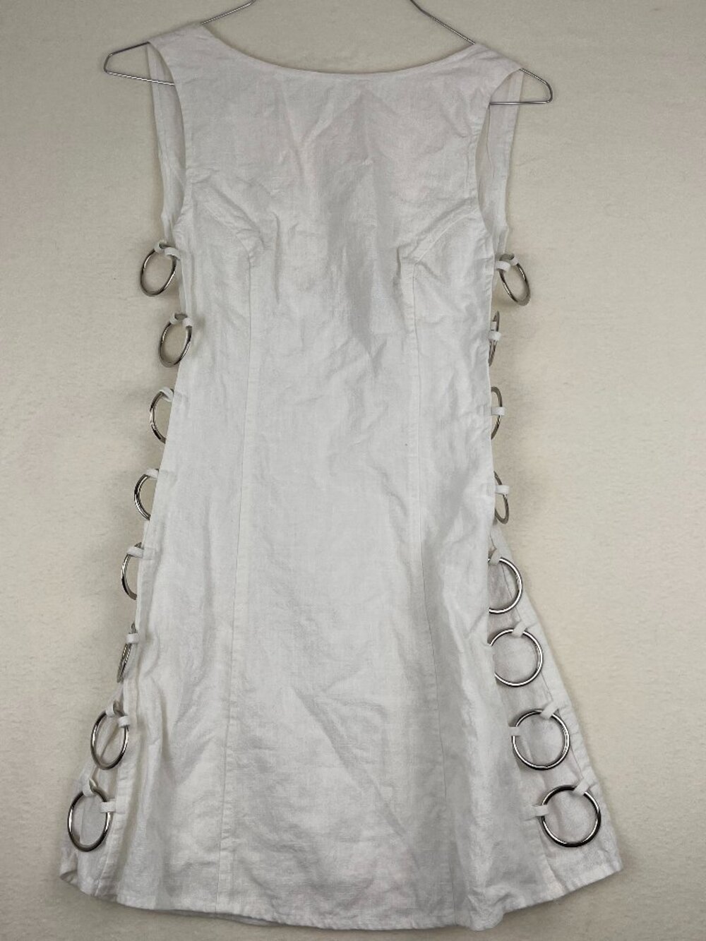 VRG GRL White O-Ring Cutout Mini Dress aus Size 4  / us xxs